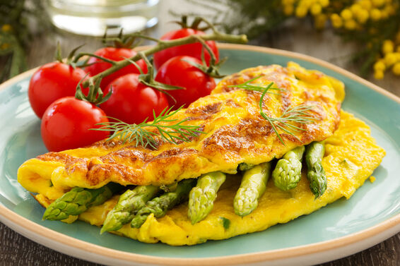 Omelette with asparagus