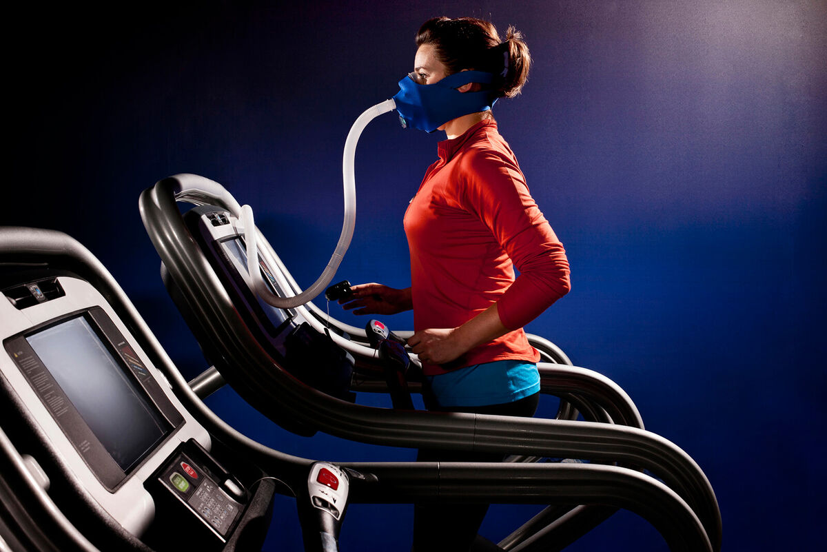 Woman running with oxygen therapy