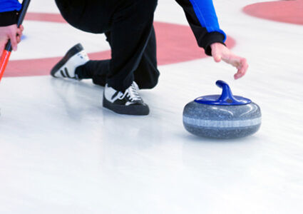 Athlete doing curling lunge