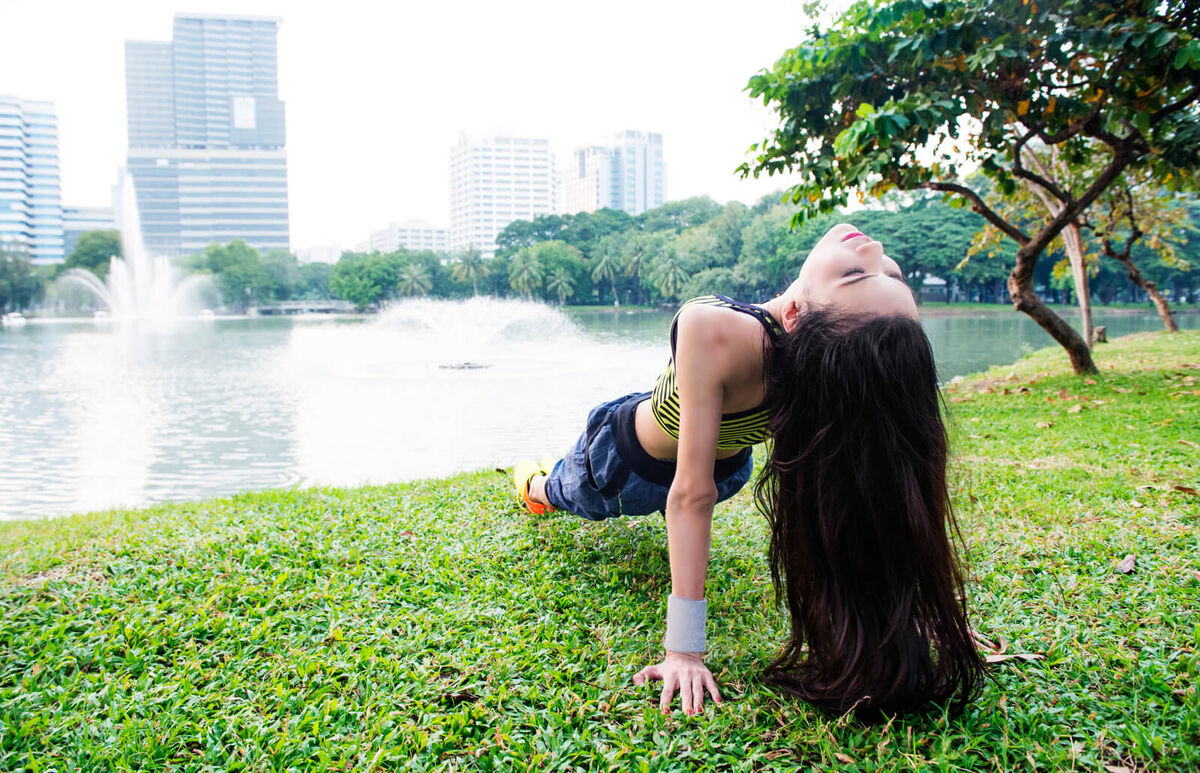 Woman doing a reverse plank