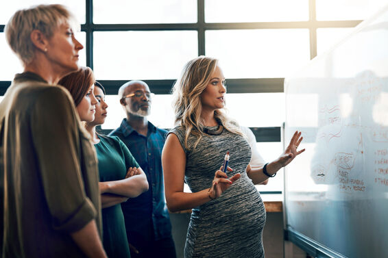 Making her team is informed before she goes on maternity leave