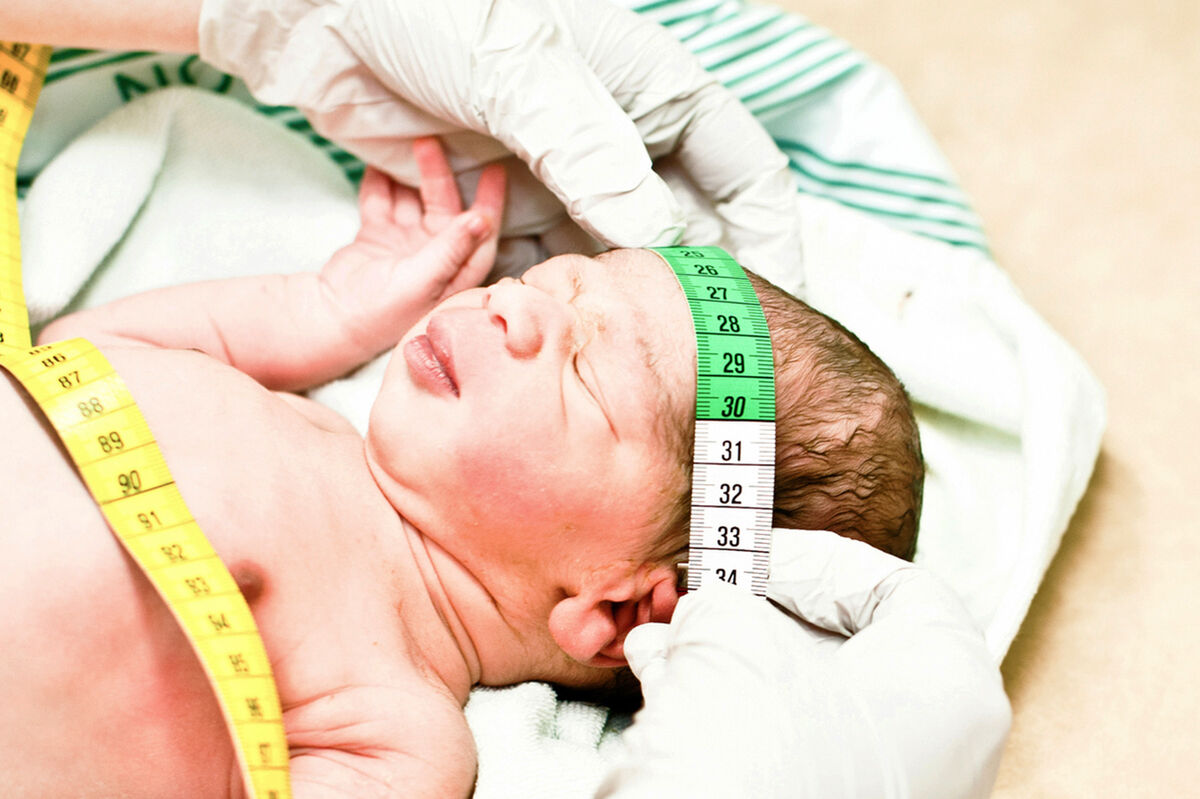 measure head circumference of baby