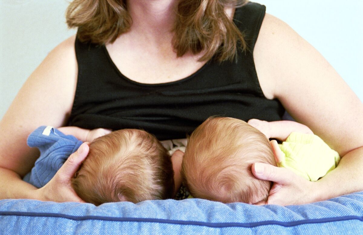 breastfeeding twins