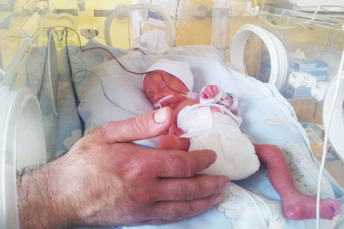 premature baby in incubator