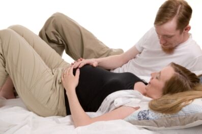 Husband coaching wife in Lamaze breathing