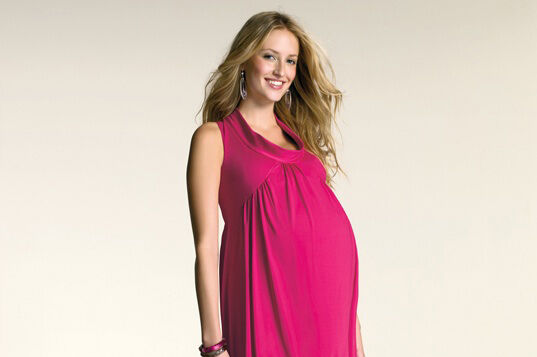 Fashionable pink bubble hem knit maternity dress