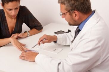 OB/GYN talking to a patient about endometriosis