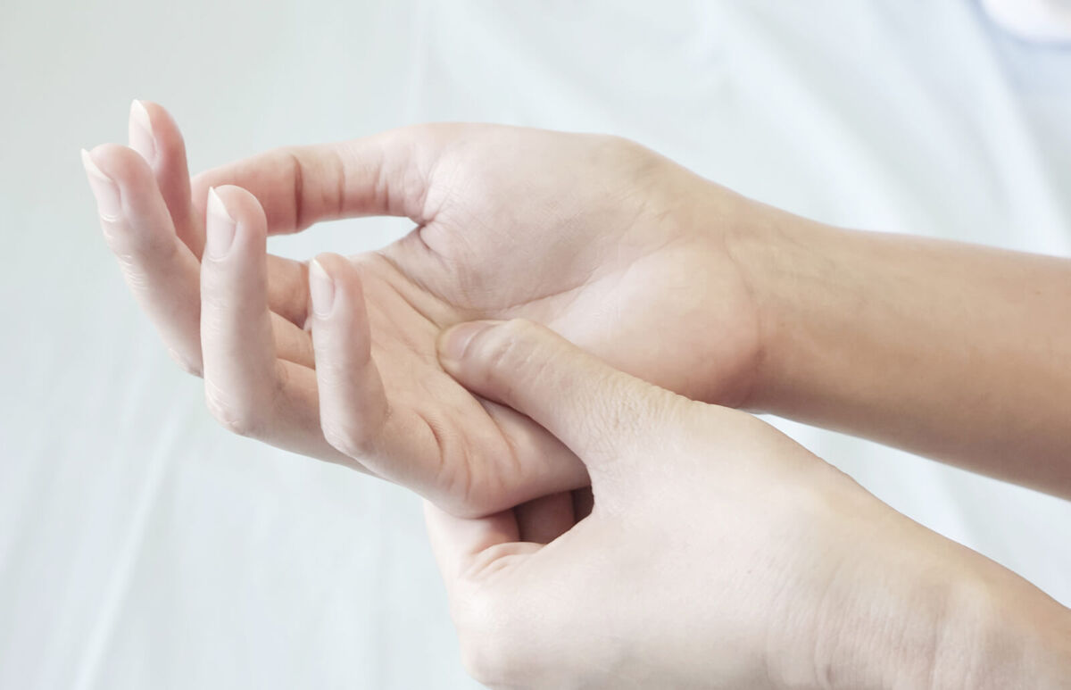 Woman with carpal tunnel syndrome