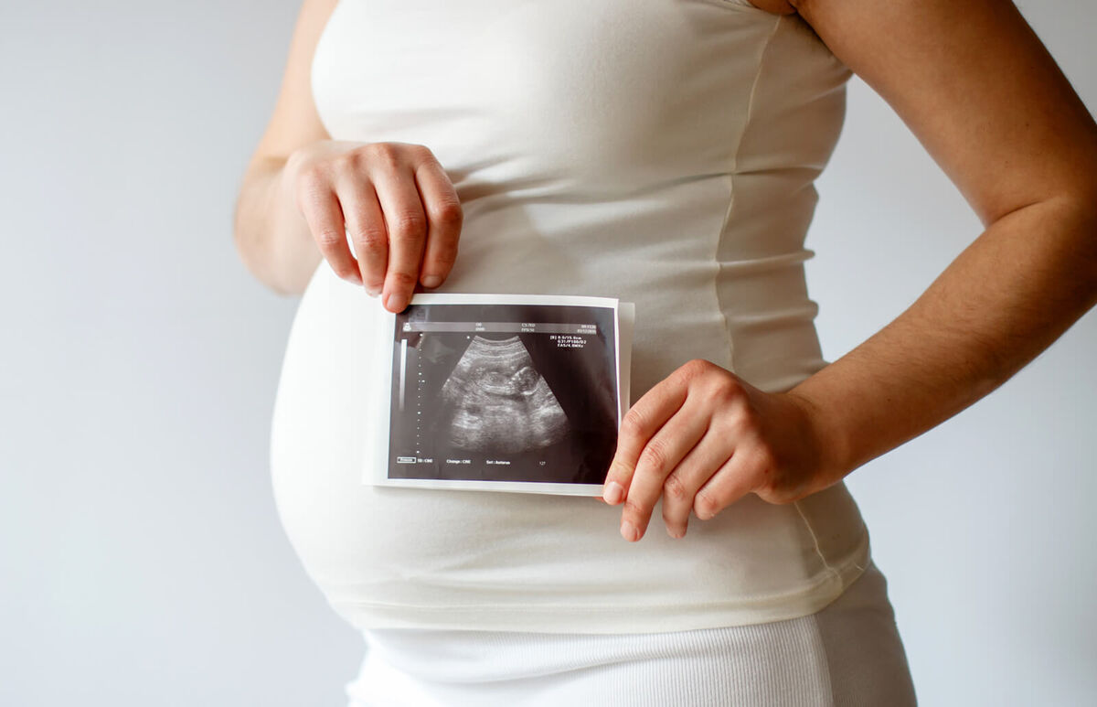 Pregnant woman with sonography report