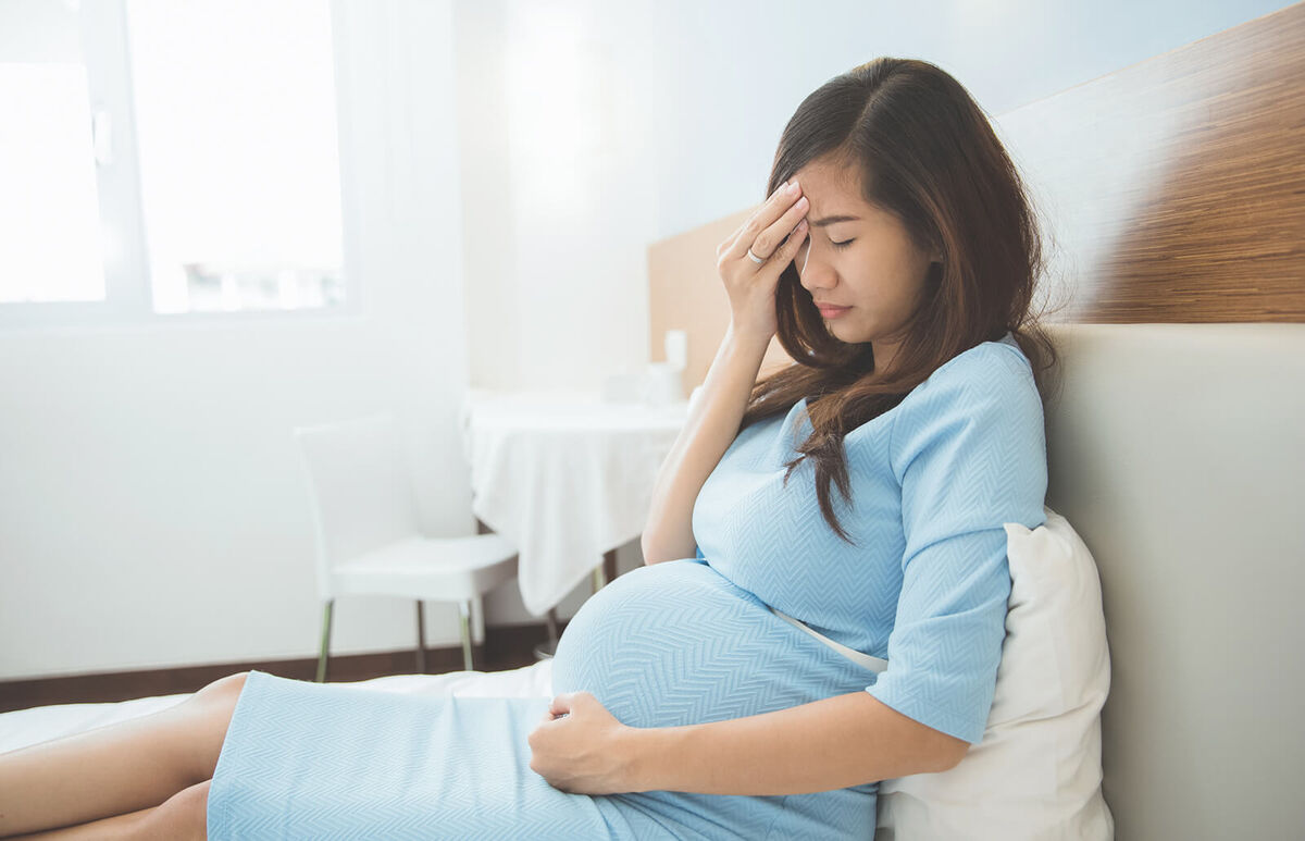 pregnant woman feels lightheaded