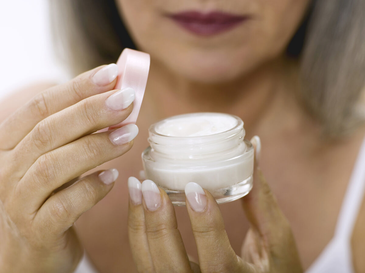 facial cream pot