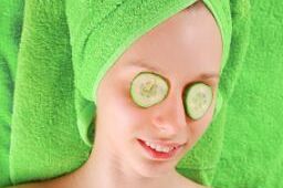 cucumbers soothe tired eyes