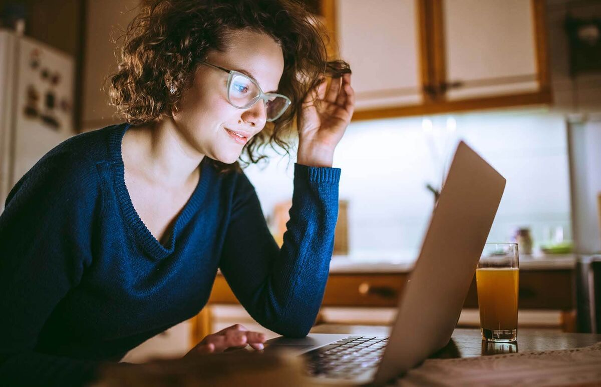 woman on virtual call